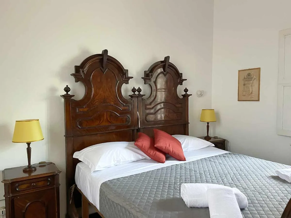 Дом отдыха Il Convento Ancient Apartment With Private Garden Белладжо Италия